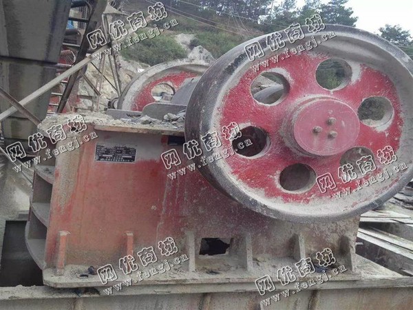 300*1300细颚破碎机回收