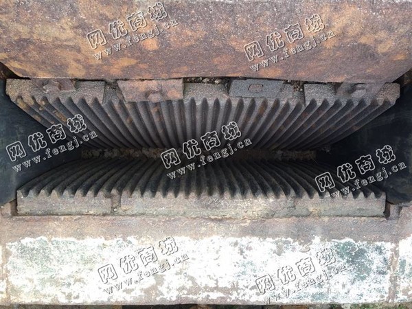 300*1300细颚式破碎机回收