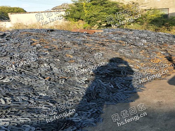 3个厚马蹄铁大量回收