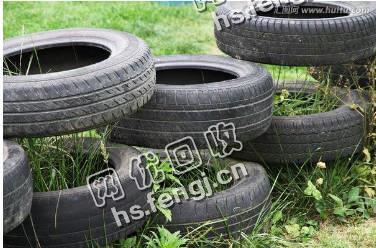 没有切割的小轿车轮胎回收