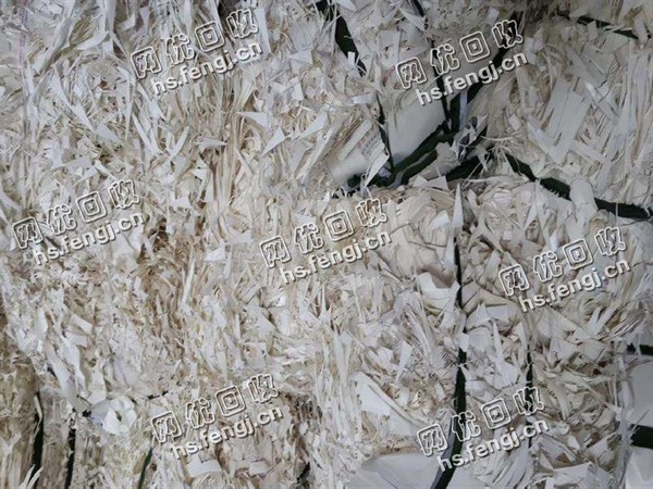 老傅废旧白卡口杯纸边角料回收