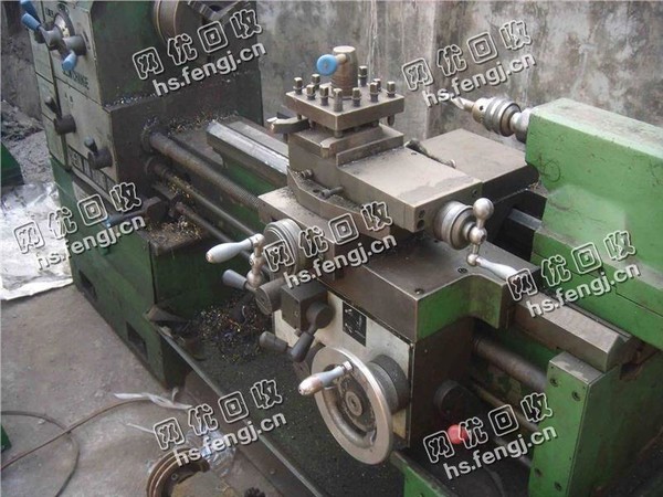 老施旧机器铁回收