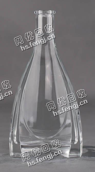 白色酒瓶回收