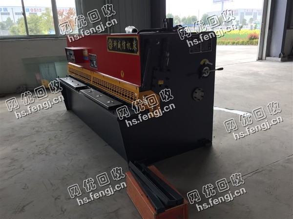 回收一台二手4*2500液压板料剪板机