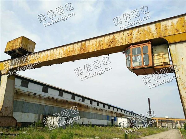 回收一台16吨跨20米L型龙门吊