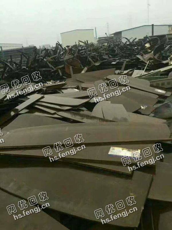 8个厚钢板料回收