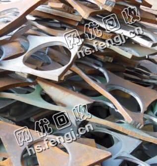 10个厚钢板下脚料回收