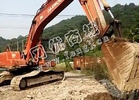 出售一台大宇220-5挖掘机