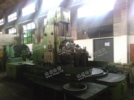 出售1台2米y320滚齿机