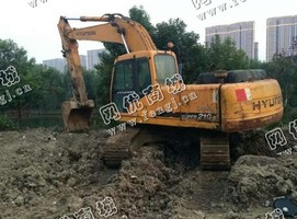 出售一台03年现代210-5D挖掘机