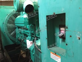 出售2台二手进口康明斯400kw发电机