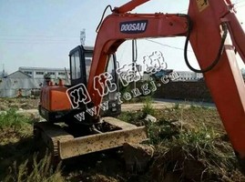 出售一台12年斗山55挖掘机