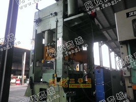 出售1台韩国产的300吨冲床