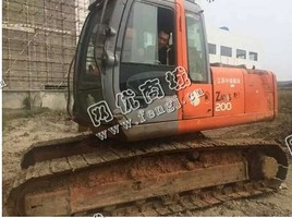 出售一台06年日立200-6挖掘机