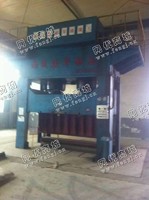 出售南通1250吨四柱液压机