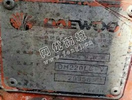 出售一台02年老款大宇220-5挖掘机