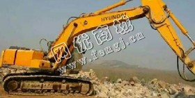 出售一台13年现代225挖掘机