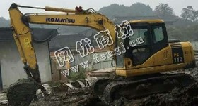 出售一台12年小松110-7挖掘机