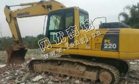 出售一台11年小松220-8挖掘机