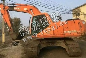 出售一台05年大宇220-5挖掘机