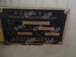 出售1台04年扬力二手250吨开式固定台式压力机