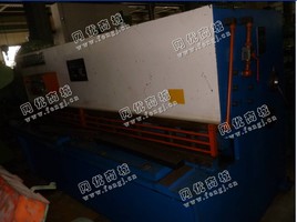 出售1台二手南通产的2500液压摆式的剪板机