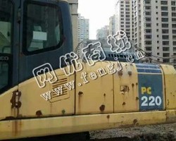 出售一台05年小松220-7挖掘机