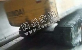 出售一台11年现代215-7挖掘机