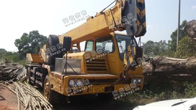 出售一台2005年徐工12t吊车