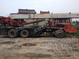 出售一台2001年浦沅16吨吊车