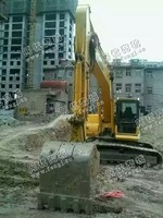 出售一台2012年小松240挖掘机