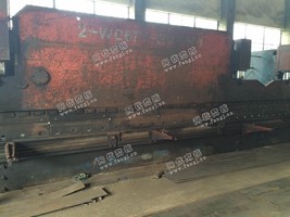 企业出售两台单机压力200吨折弯机