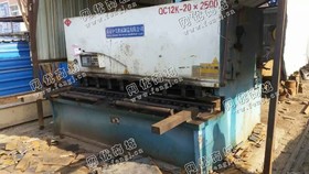 出售1台二手qc12k2.5米数控液压摆式剪板机