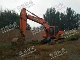 出售一台二手斗山225-7挖掘机
