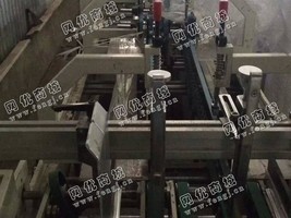 出售一台二手09年10月梧田鸿业880勾底糊盒机