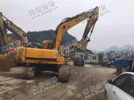 出售1台二手现代225-7挖掘机