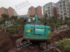出售一台二手SK75-8的全液压挖掘机