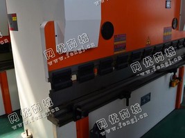 出售一台二手WC67Y-63T-2500液压板料折弯机