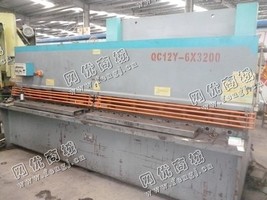 出售一台二手6*3200液压摆式剪板机