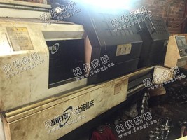出售1台二手大连6136X750数控车床