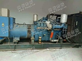 出售奔驰700KW发电机组