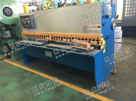 出售1台QC11Y-4*2000液压闸式剪板机
