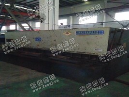 出售1台QC12Y-12/4000液压摆式剪板机