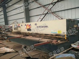 出售1台QC12Y-12*3200液压摆式剪板机