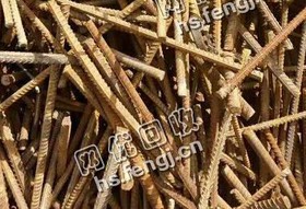10个粗的废钢筋大量回收
