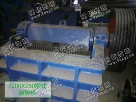 出售一台二手250*1200颚式破碎机