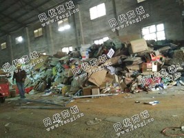 大量废纸回收