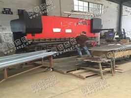 出售一台二手3.2米*110吨ACL力丰数控折弯机