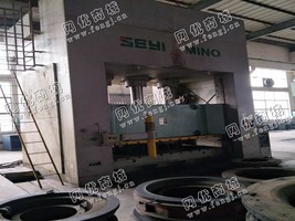 出售一台二手1200吨油压机