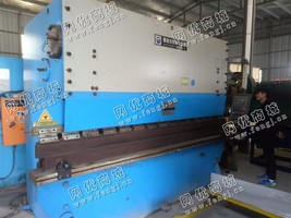 出售一台二手3.2米液压板料折弯机